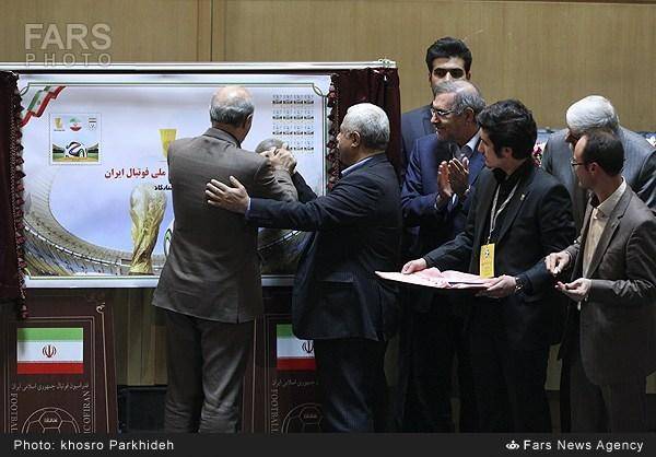 مهر وزیر روی تمبر تیم ملی