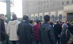 تجمع کارکنان پتروشیمی در مقابل وزارت نفت