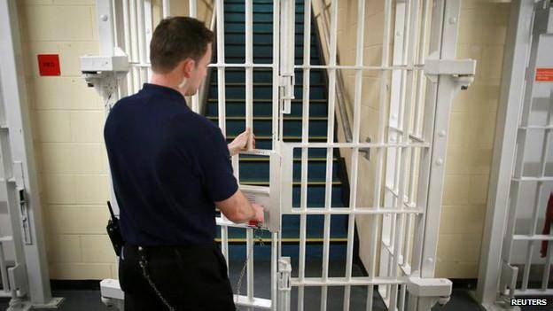 اعتراض به ممنوعیت ارسال کتاب برای زندانیان در بریتانیا