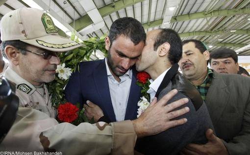 استقبال از مرزبانان آزاد شده در مشهد