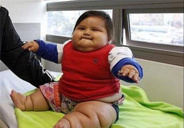 چاق‌ترین کودک جهان لاغر می‌کند/تصاویر