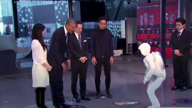 رقابت فوتبالی اوباما با یک روبات/عکس