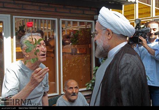عکس/بازدید روحانی از مرکز سالمندان