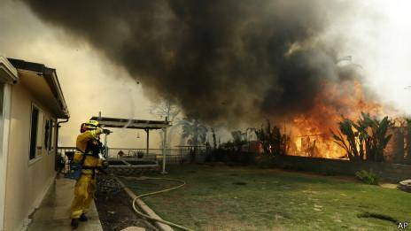 آتش سوزی در کالیفرنیا؛ تخلیه شهرهای نزدیک به سن دیه‌گو
