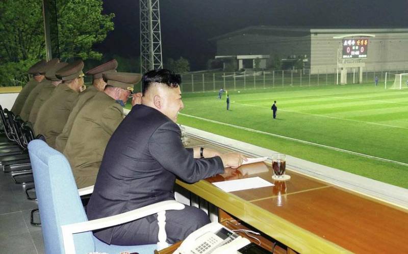 مرد اول کره شمالی در استادیوم/ عکس