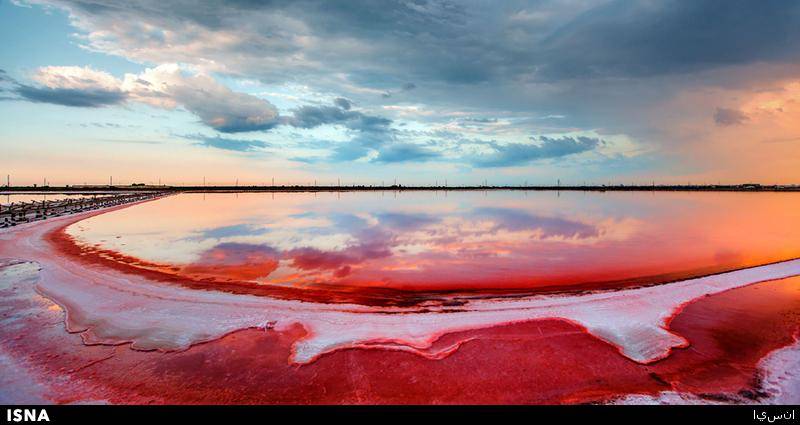 دریاچه خونین در کریمه!/عکس