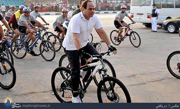 دوچرخه‌سواری رئیس جمهور/عکس
