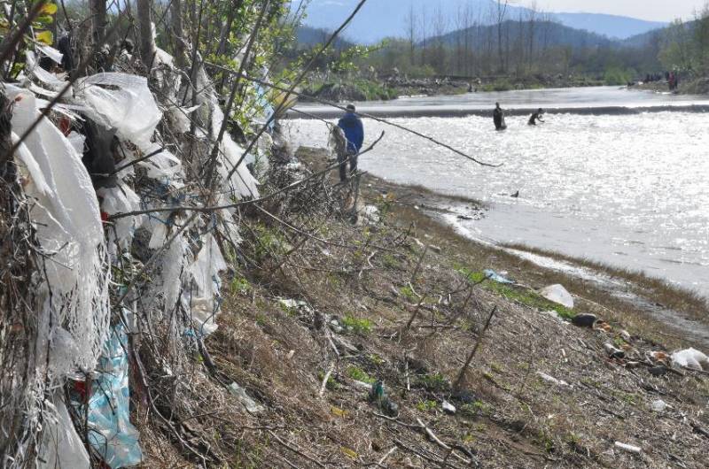 عکس / تخریب محیط زیست در شالمن رود (گیلان)
