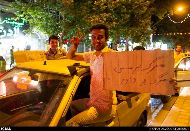 عکس / شادی مردم پس از بازی ایران و آرژانتین