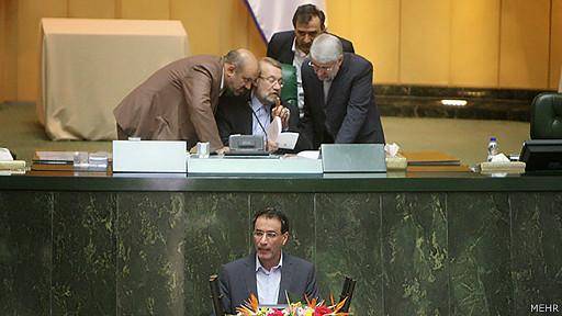 فرجی دانا، اولین وزیر دولت روحانی در آستانه استیضاح