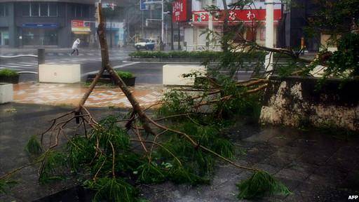 ژاپن برای مقابله با یک توفان قدرتمند آماده می‌شود