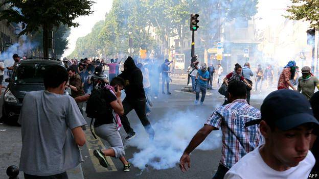 تظاهرات معترضان به حمله اسرائیل به غزه در پاریس به خشونت کشیده شدشمار کشته‌ها در غزه به بیش از ۳۳۰ نفر رسید<dc:title />          