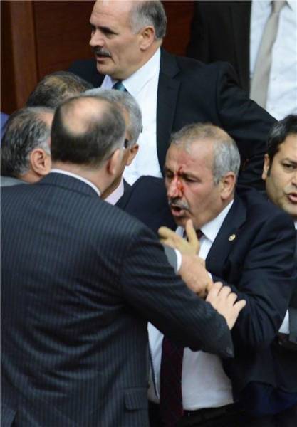 کتک‌کاری مجدد در پارلمان ترکیه/تصاویر