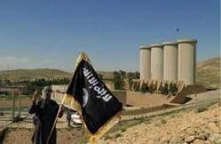 همزمان با بمباران مواضع داعش توسط جنگنده های آمریکا،نیروهای کرد و ارتش با داعش برای بازپس گیری سد موصل درحال درگیری هستند.