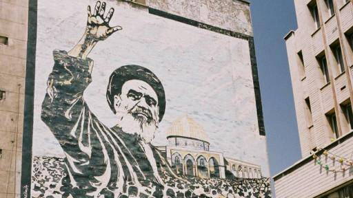 بازداشت ۱۱ نفر در ایران به اتهام جوک ساختن درباره آیت‌الله خمینی