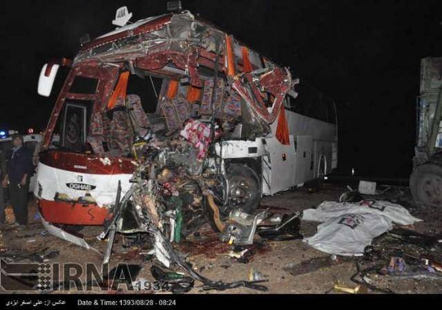 تصویری: ۱۰ کشته در تصادف اتوبوس و کامیون در بجنورد