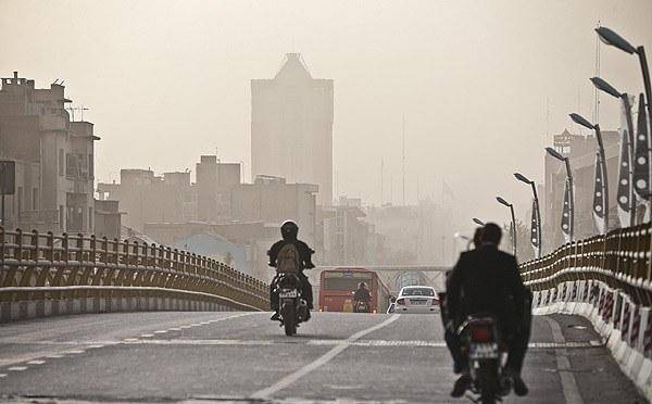 نعل وارونه رسانه های دولتی درباره آلودگی هوا/ بنزین وارداتی در تهران توزیع نشده است!