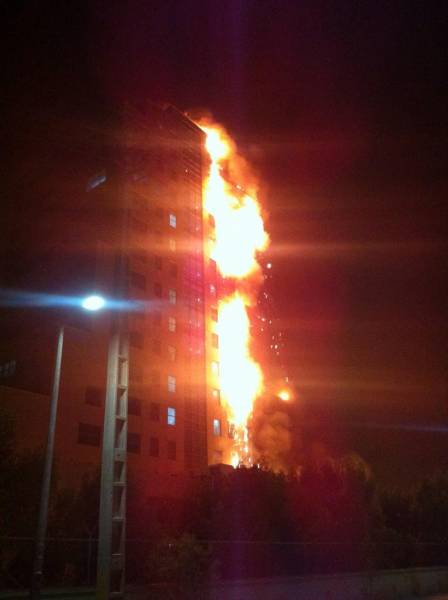 برج تندگویان منطقه ویژه پارس عسلویه در آتش سوخت + عکس