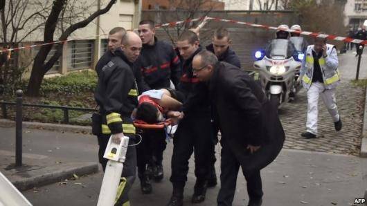 برپایه گزارش‌های منتشر شده، روز چهارشنبه، در حمله به دفتر هفته‌نامه شارلی ابدو در پاریس دست کم ۱۲نفر کشته شدند. دو نفر از کشته‌شدگان پلیس هستند