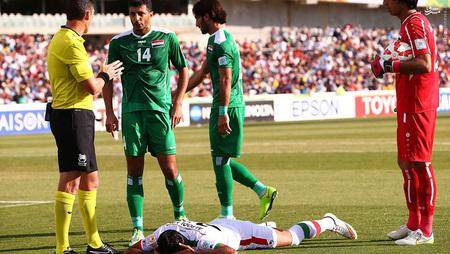 جنجالی‌ترین صحنه بازی ایران-عراق/تصاویر