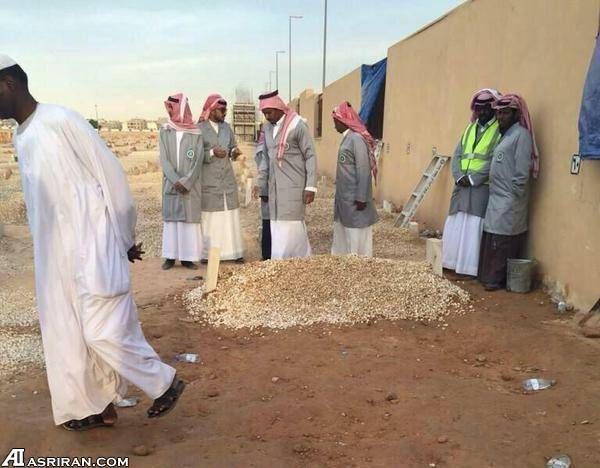 عکس / مقایسه قبر ملک عبدالله، شاه عربستان با قبر خمینی