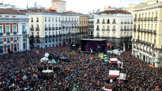 ده‌ها هزار نفر در مادرید، پایتخت اسپانیا در "راهپیمایی تغییر" که به دعوت حزب چپ رادیکال پودموس برگزار شده شرکت کردند