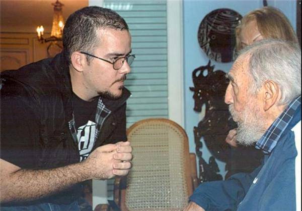 تصاویری که به شایعه مرگ کاسترو پایان داد