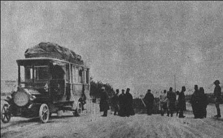 اولین اتوبوسی که به ایران وارد شد/عکس