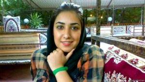 انتقال آتنا فرقدانی به بیمارستان در پی وخامت حال ناشی از اعتصاب غذا  