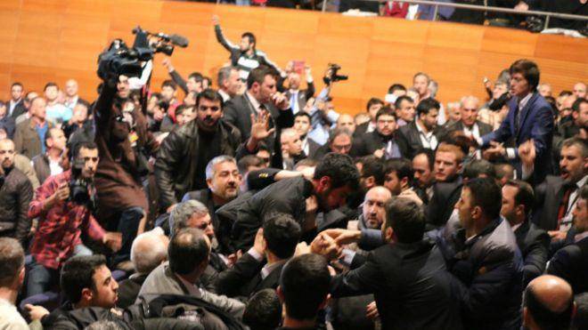 در حاشیه سخنرانی محمود احمدی‌نژاد در ترکیه درگیری رخ داد