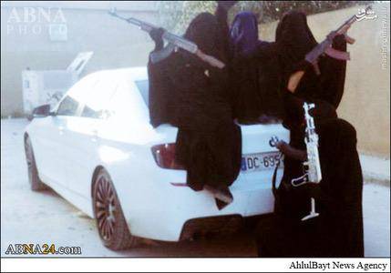 عکس یادگاری زنان داعش با"BMW"