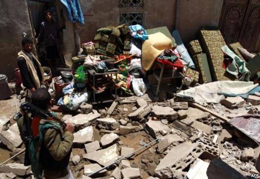 آمریکا اعلام کرد به ارائه کمک و تسلیحات به عربستان و متحدینش که به دخالت نظامی در یمن مشغول هستند، شتاب بیشتری خواهد داد. دست‌کم ۵۶۰ نفر طی روزهای گذشته در یمن کشته شده‌اند