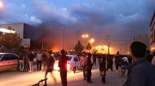 تا صبح امروز حدود ۱۷ نفر از معترضان که توسط نیروهای حکومتی زخمی شده بودند، به بیمارستان امام خمینی و یا مراکز دیگر درمانی مهاباد منتقل شده اند که زخم هشت تن از آنها در وضعیت وخیم جسمی بسر می برند