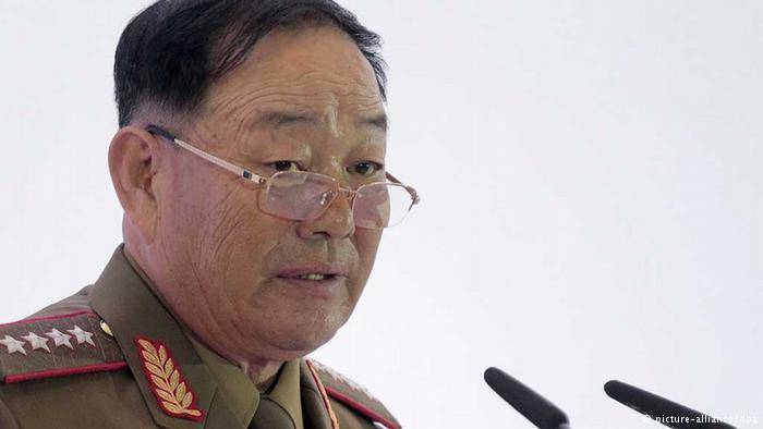 کره شمالی وزیر دفاع اش را با شلیک ضدهوایی اعدام کرد/ وی متهم به خوابیدن در یک جلسه بود