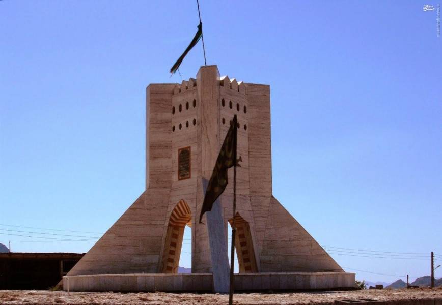 عکس/ همزاد برج آزادی در یزد