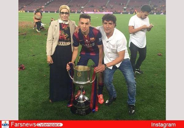 مادر محجبه بازیکن بارسلونا/عکس