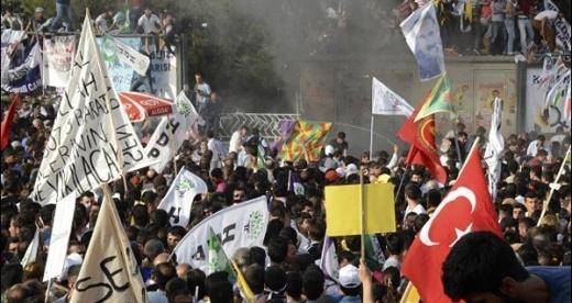میلیون‌ها تن از مردم ترکیه روز یکشنبه با انتخاب ۵۵۰ نماینده سمت گیری سیاسی ترکیه را رقم می زنند. پیروزی و شکست حزب دموکراتیک خلق‌ها برای انتخاب راه آینده ترکیه تعیین کننده است.