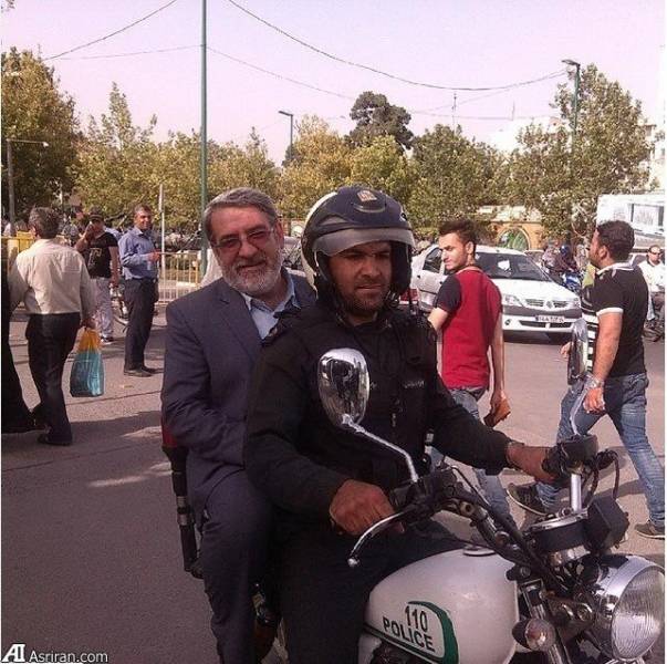 وزیر کشور ترک موتور پلیس 110/عکس
