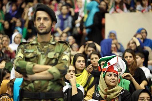 بعد از هفته ها جنجال و سروصدا سرانجام اعلام شد ورود کلیه بانوان به سالن‌های والیبال در دیدار تیم‌های ملی ایران و آمریکا ممنوع است