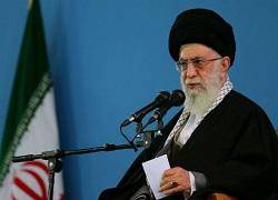 امام خامنه‌ای: کسانی که چهره هیولایی و خبیث امریکا را با بزک رسانه ای می پوشانند، به ملت خیانت می کنند
