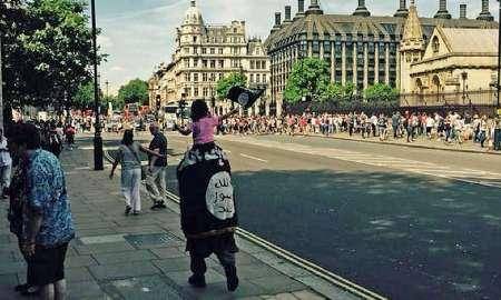 عکس:نمایش پرچم داعش در قلب لندن