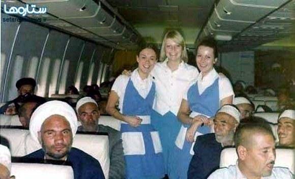 تصویر: وقتی خانم‌های مهماندار آمریکایی در پرواز حجاج ایرانی عکس یادگاری می‌گرفتند