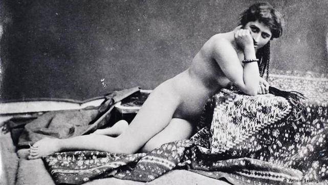 تصویری: ژست زنان عصر قاجار مقابل دوربین عکاس روس