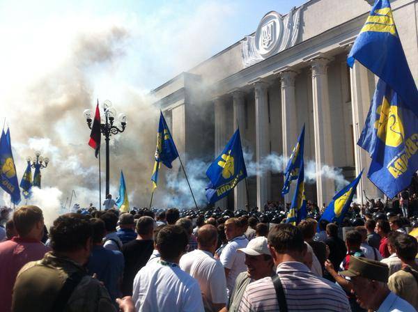 انفجار مقابل پارلمان اوکراین+عکس