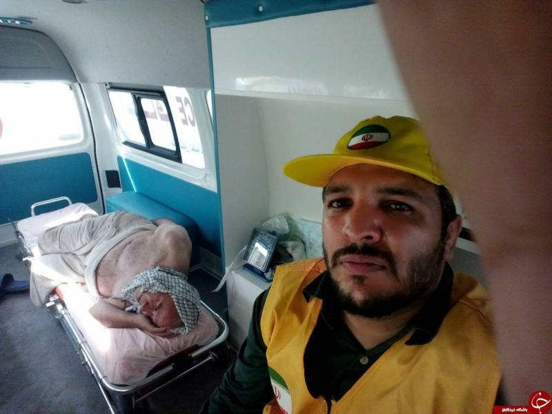 سلفی امدادگر با مجروحین منا+عکس
