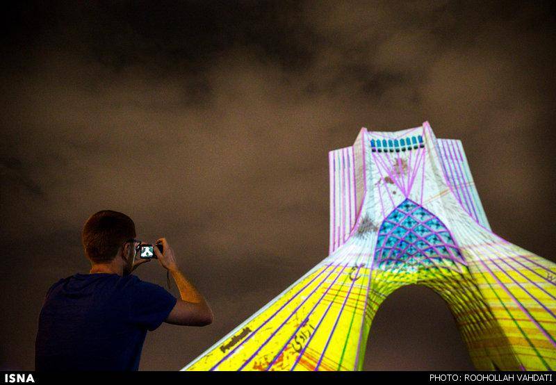 نورپردازی برج آزادی توسط هنرمند آلمانی+تصاویر