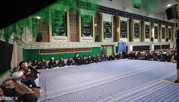 تصاویر:عزاداری شب تاسوعای حسینی(ع)در حضور رهبرانقلاب