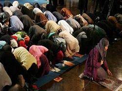 نماز جماعت مختلط به امامت زن + تصاویر
