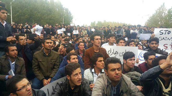 اعتراض در چند شهر آذری  نشین ایران به یک برنامه تلویزیونی + عکس و فیلم