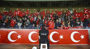 بی احترامی فوتبال دوستان ترکیه به یک دقیقه سکوت برای پاریس + فیلم